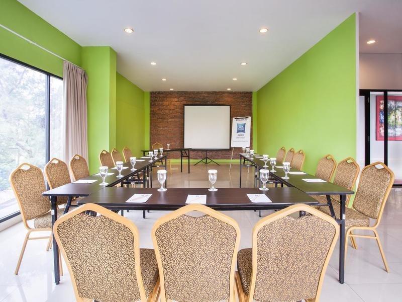 Ibis Budget Jakarta Daan Mogot Exterior photo