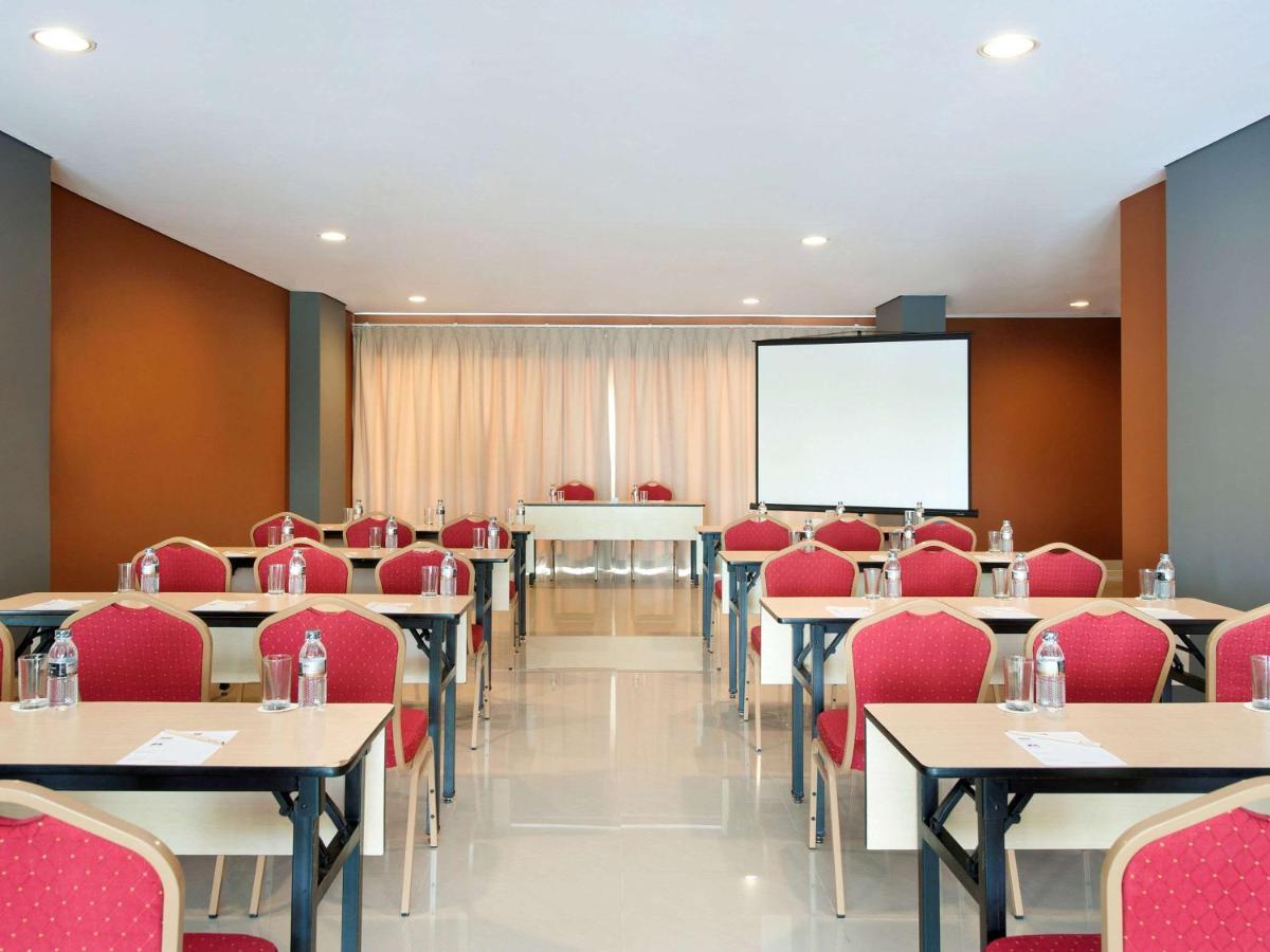 Ibis Budget Jakarta Daan Mogot Exterior photo