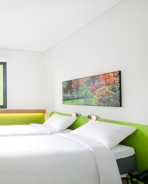 Ibis Budget Jakarta Daan Mogot Exterior photo