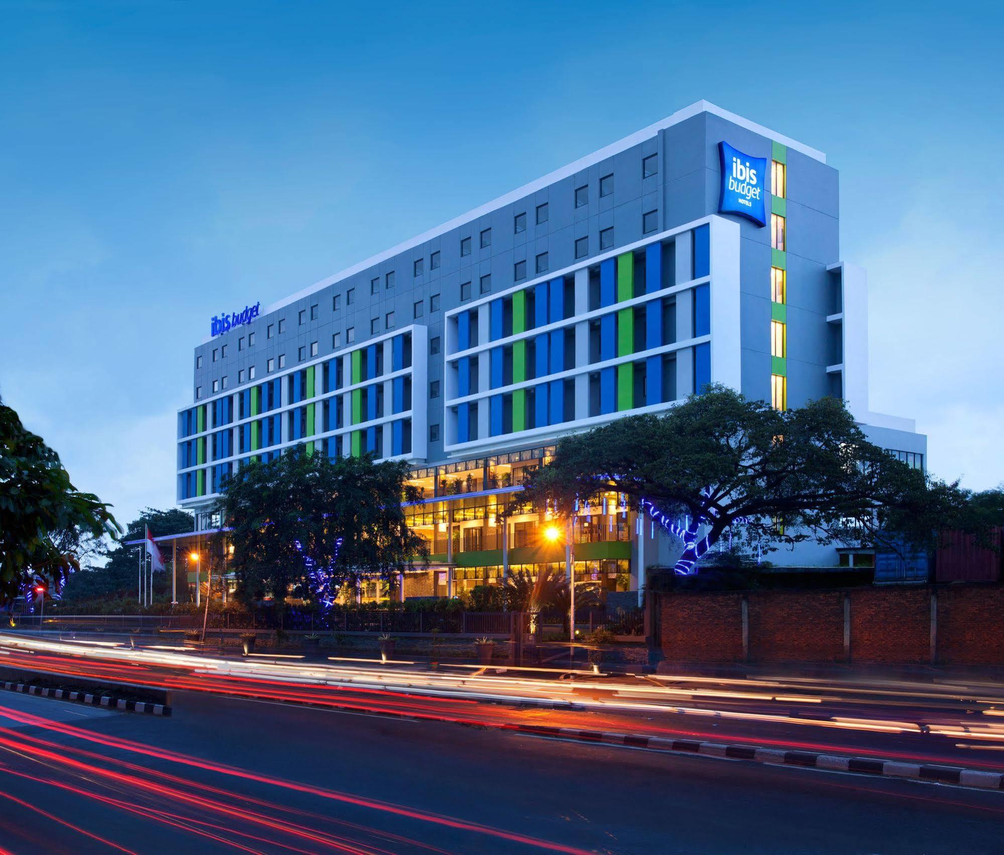 Ibis Budget Jakarta Daan Mogot Exterior photo