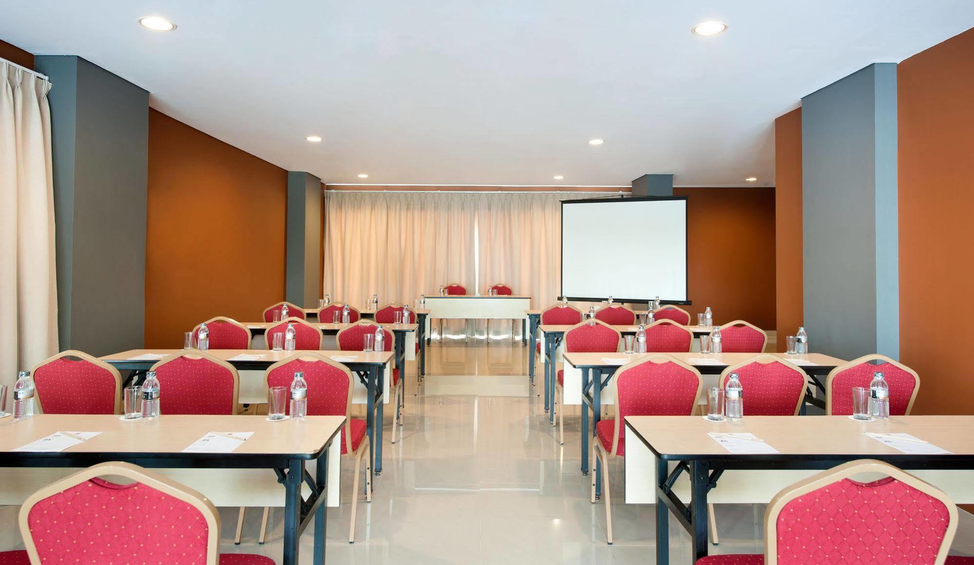 Ibis Budget Jakarta Daan Mogot Exterior photo