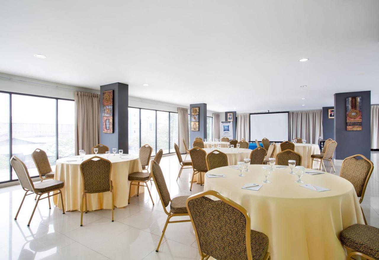 Ibis Budget Jakarta Daan Mogot Exterior photo