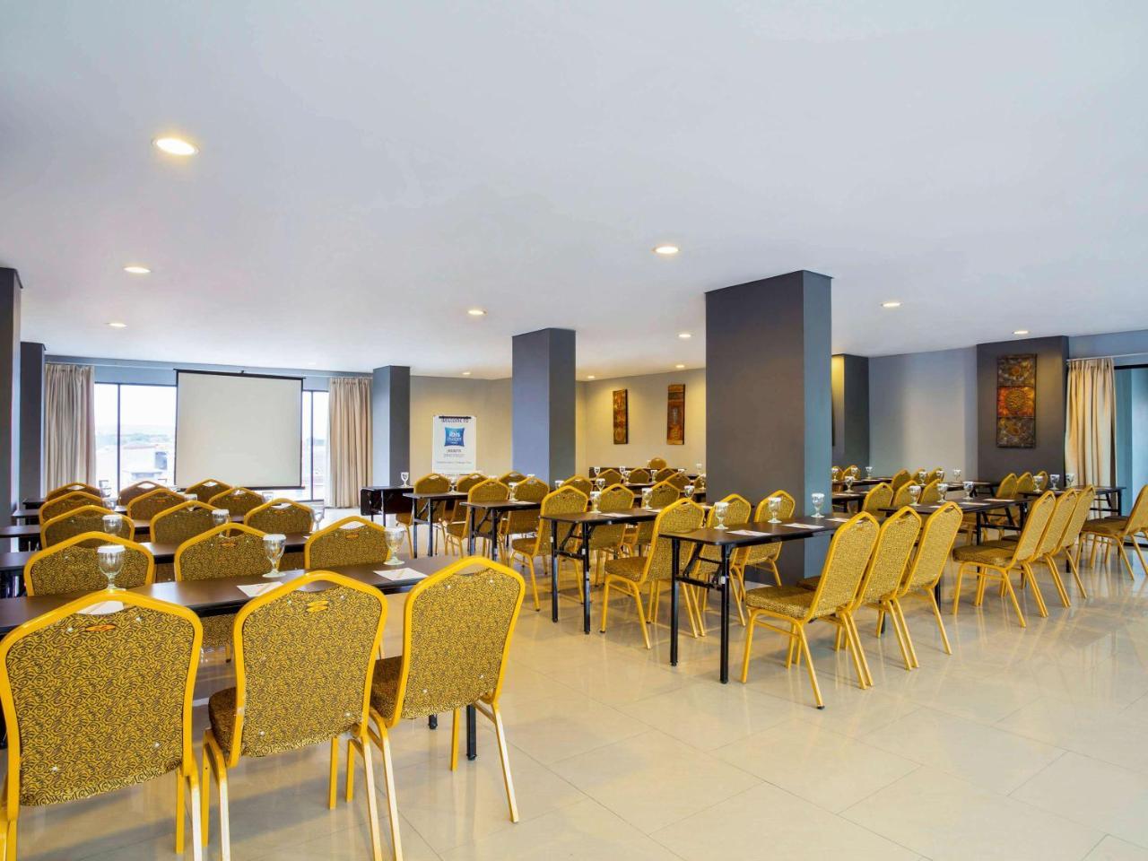 Ibis Budget Jakarta Daan Mogot Exterior photo